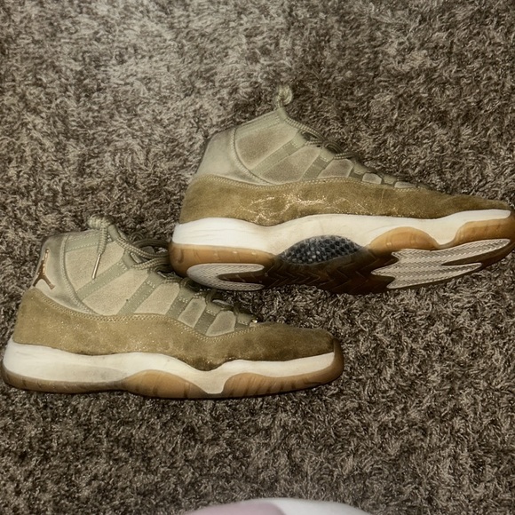 Jordan 11 retros size 11/5 in men - Picture 2 of 4